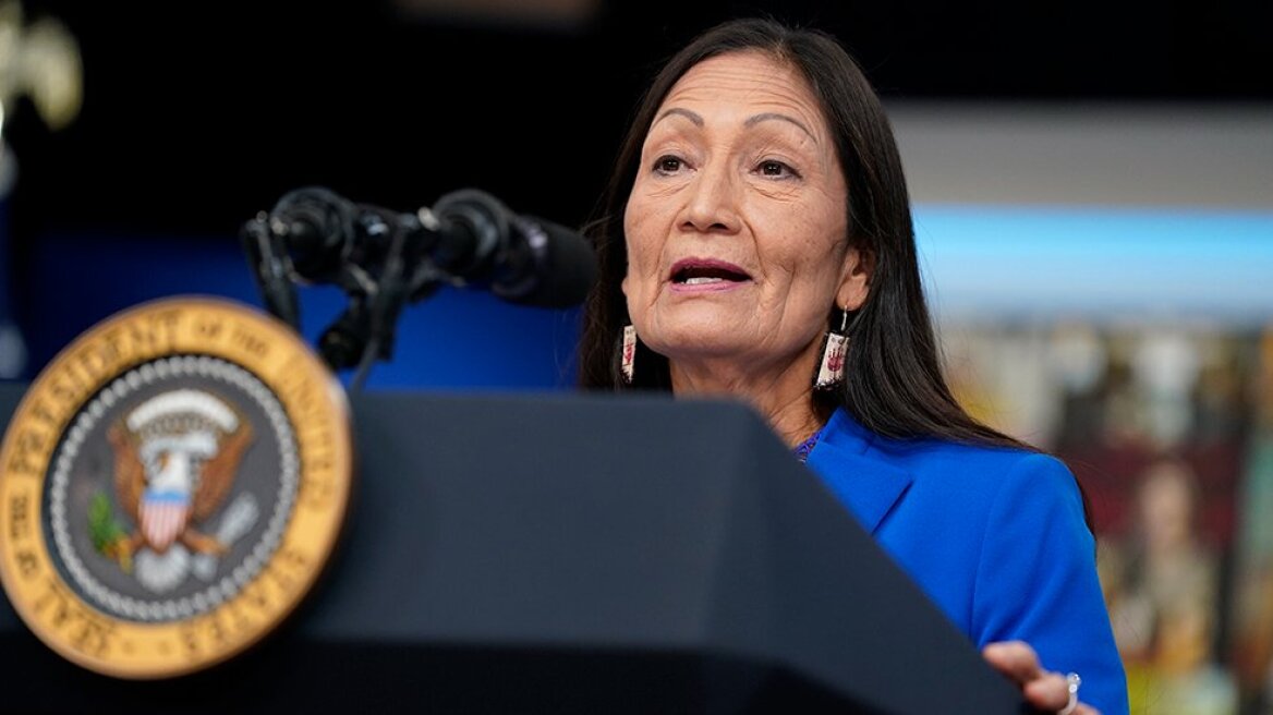 ΗΠΑ: Η υπουργός Εσωτερικών Ντεμπ Χάαλαντ διαγνώστηκε θετική στην Covid-19