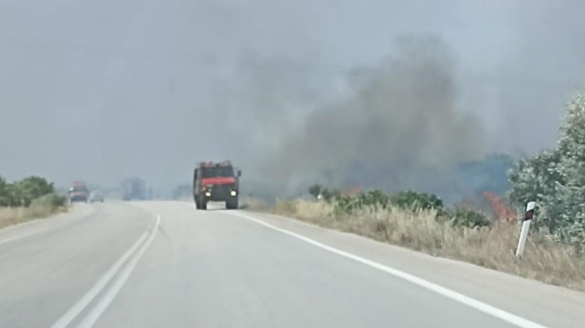 Καλύτερη η εικόνα της φωτιάς κοντά σε  νατοϊκό στρατόπεδο στη Λάρισα