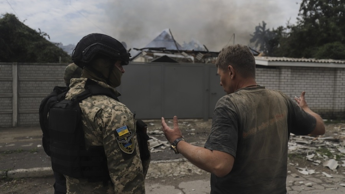 Πόλεμος στην Ουκρανία: Η Ρωσία βομβαρδίζει από τη Μαύρη Θάλασσα αστικές και στρατιωτικές υποδομές