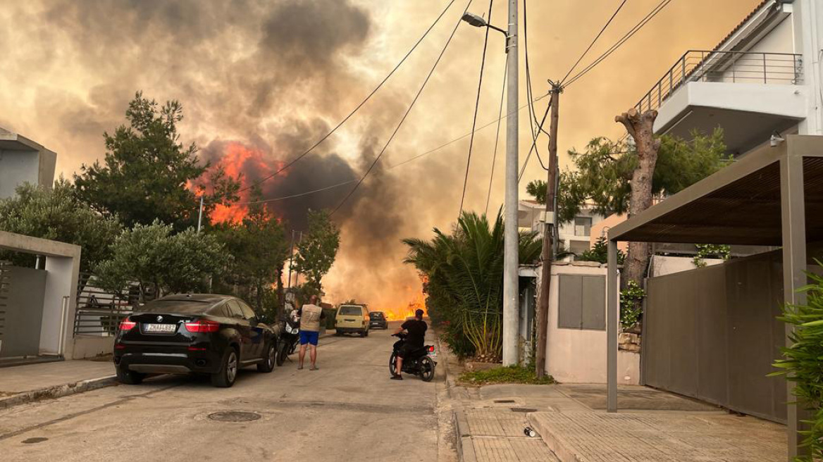 Άνοιξε σχολείο στη Βούλα για τη φιλοξενία των κατοίκων του Πανοράματος