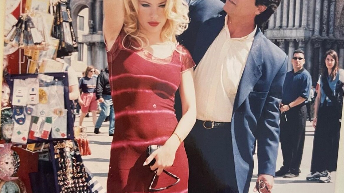 Η Ελένη Μενεγάκη θυμάται τα παλιά - Οι φωτογραφίες που «ξέθαψε» από τα χρόνια του «Πρωινού Καφέ»