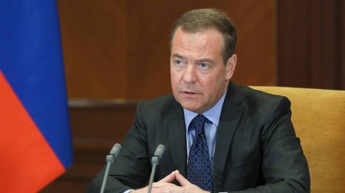 Ρωσία: Ο Μεντβέντεφ επιτίθεται στους «έκφυλους» και «μπάσταρδους», που θέλουν «νεκρή» τη χώρα του