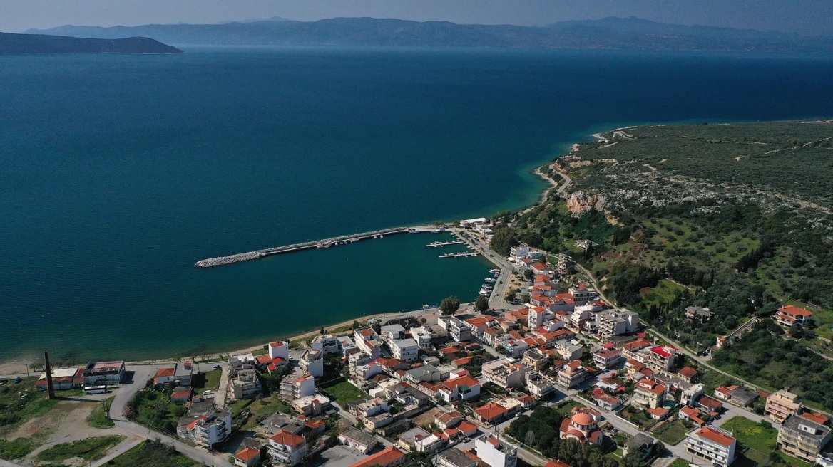 Η περιοχή της κεντρικής Εύβοιας με τα παραδοσιακά χωριά και τις καταγάλανες ακτές