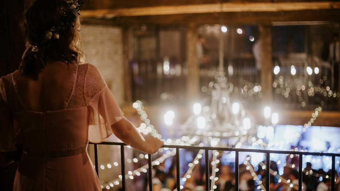 Η κίνηση στη δεξίωση που δείχνει ότι ένας γάμος θα έχει σίγουρο τέλος