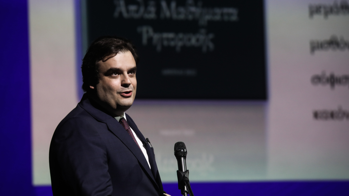 Πανελλαδικές 2022: 3 στους 4 ενημερώθηκαν μέσω SMS για την βαθμολογία τους, λέει ο Πιερρακάκης