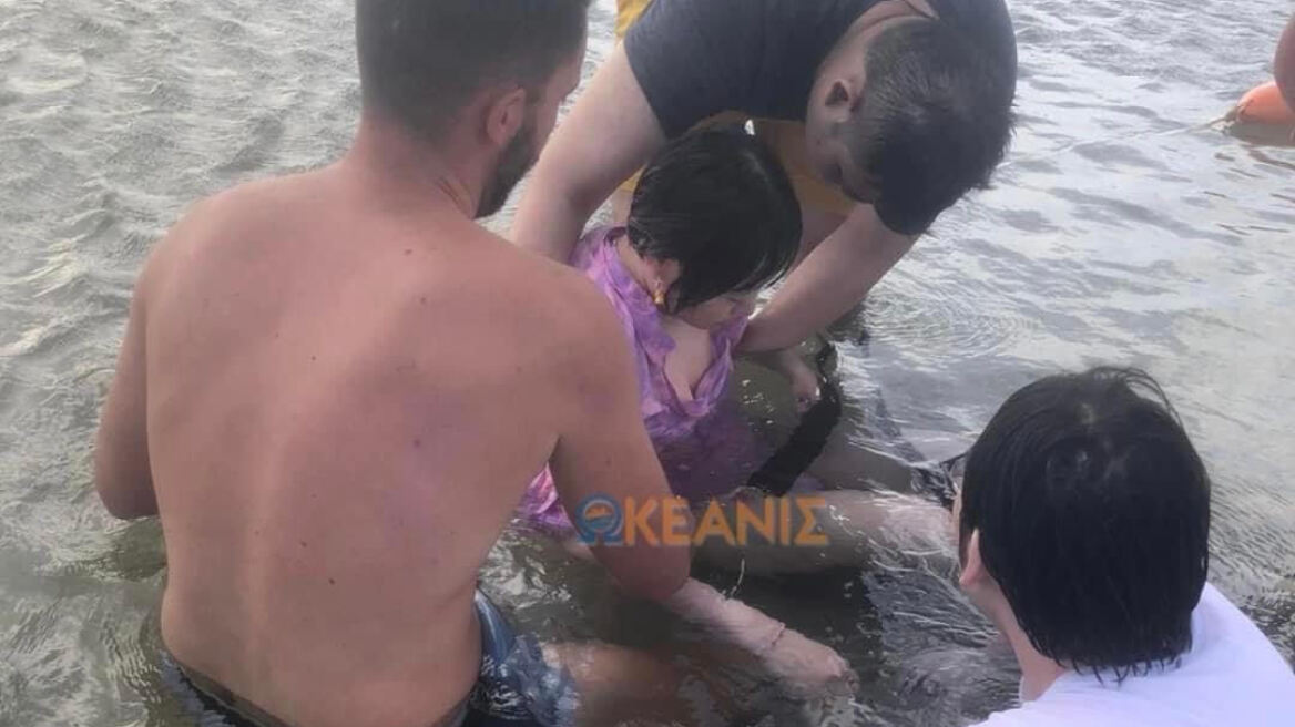 Νεαρή κινδύνευσε με πνιγμό στις Γούρνες του Ηρακλείου – Δείτε βίντεο από τη διάσωση