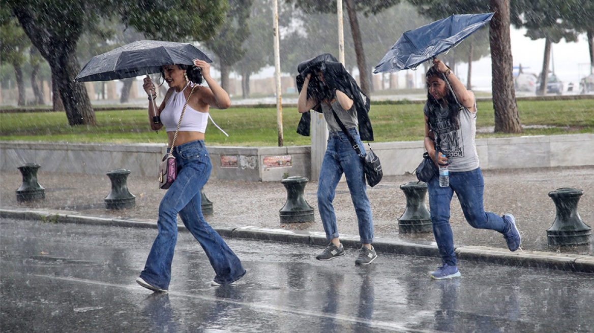 Καιρός: Η κακοκαιρία Genesis «χτυπά» Ιόνιο και δυτικά, δείτε live την πορεία της