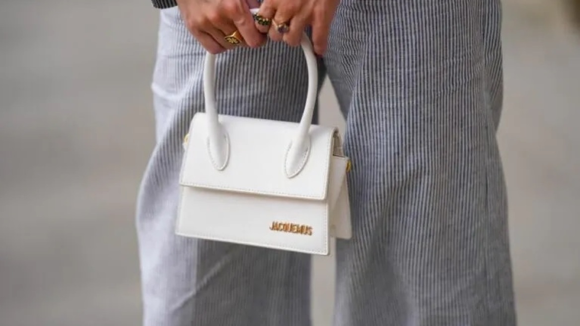 Οι “it” τσάντες του 2022 είναι ολόλευκες