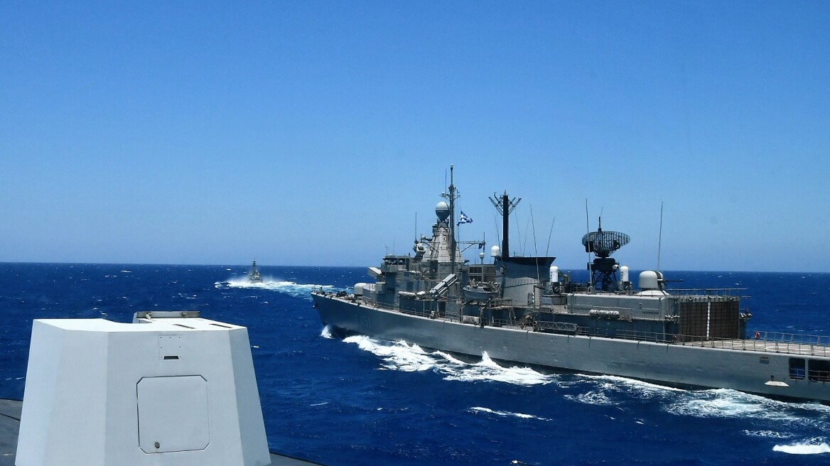 ΓΕΕΘΑ: Συνεκπαίδευση πλοίων και αεροσκαφών με τη Ναυτική Δύναμη του ΝΑΤΟ στην Κάρπαθο