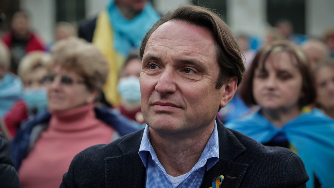 Πόλεμος στην Ουκρανία: «Δεν συνθηκολογούμε, θα νικήσουμε τη Ρωσία είτε στρατιωτικά είτε διπλωματικά» λέει ο Ουκρανός πρέσβης