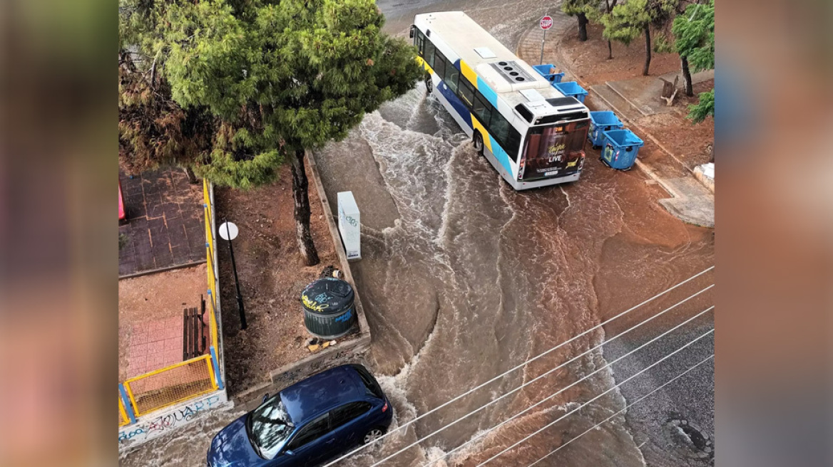 Μπουρίνι στο κέντρο και στα νότια προάστια της Αθήνας – Ποτάμια οι δρόμοι στου Ζωγράφου