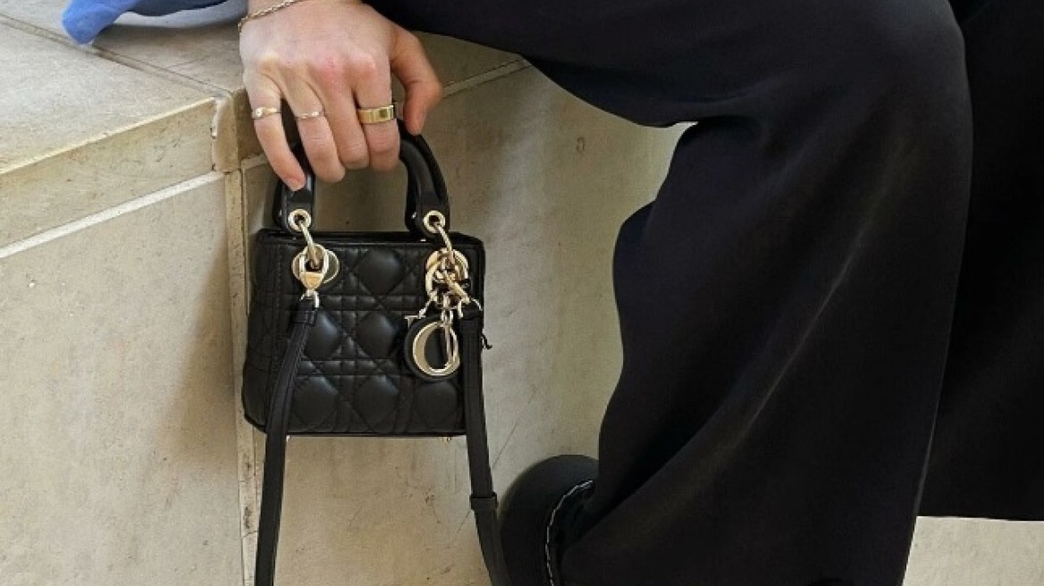 Τα μαύρα σανδάλια στα οποία αξίζει να επενδύσετε αυτή τη σεζόν