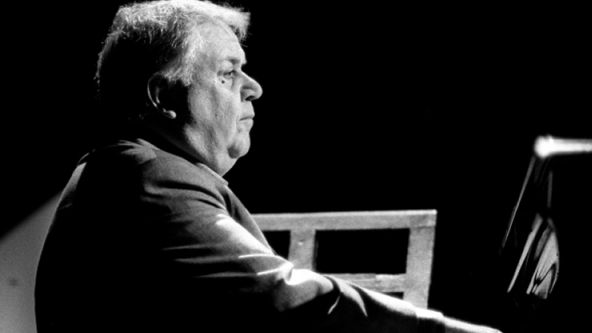 Ο Χατζιδάκις πούλησε τα «Παιδιά του Πειραιά» που του έδωσαν Όσκαρ για να βάλει δόντια