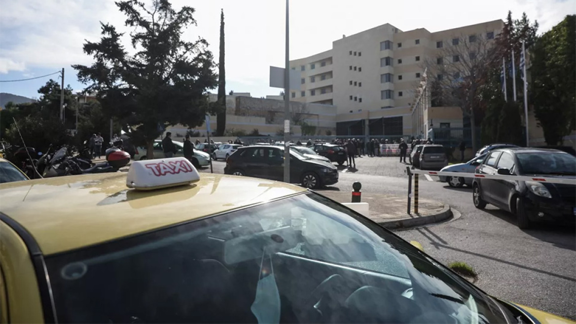 Τι συμβαίνει με τα ταξί: Τα καύσιμα – φωτιά, η έλλειψη οδηγών και οι αυξήσεις