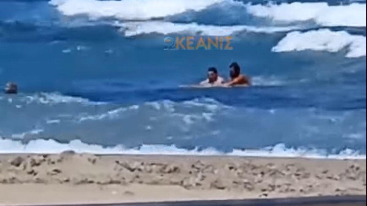 Ηράκλειο: Κινδύνευσαν δυο παιδιά σε παραλία, παρασύρθηκαν με το στρώμα τους από τα κύματα