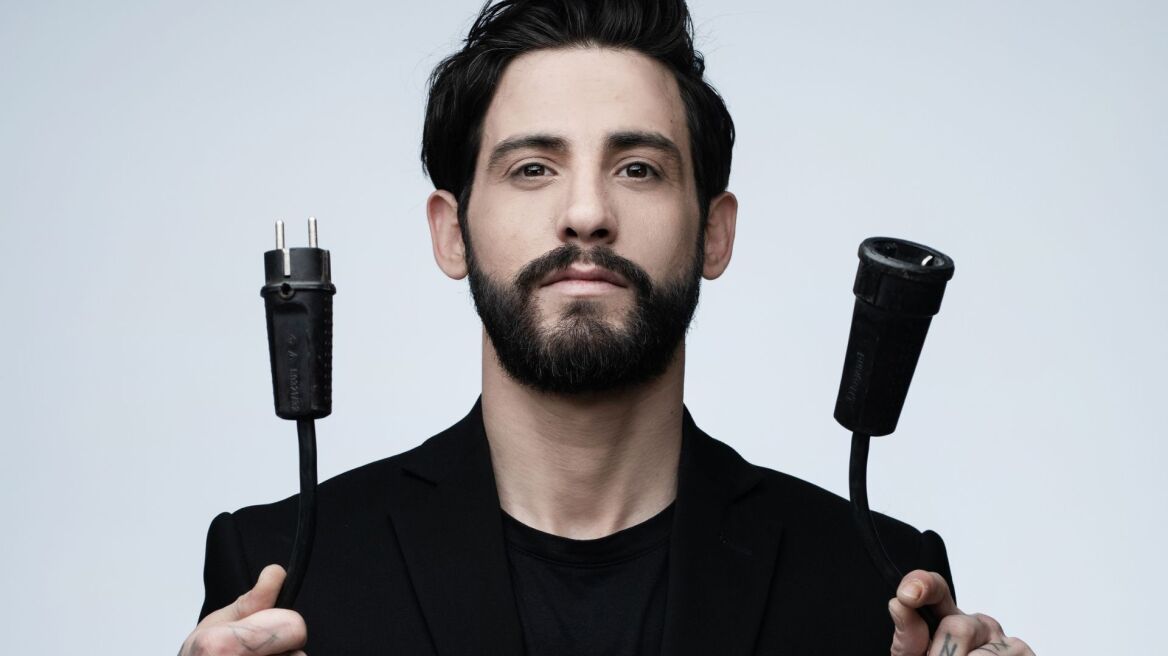 Total Blackout: Ο Αναστάσιος Ράμμος υποδέχεται τέσσερα ζευγάρια που θα παίξουν με τις αντοχές τους 