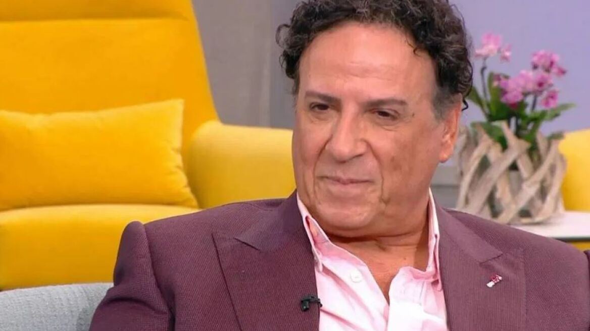 Χάρης Ρώμας: «Δεν μετάνιωσα ποτέ που άλλαξα το επίθετό μου, έχω το κεφάλι ψηλά όπως κι αν με φωνάξουν»