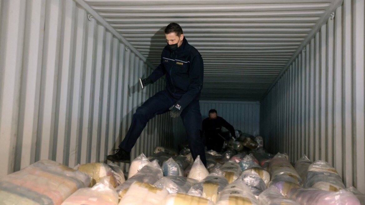 Βέλγιο: Κατασχέθηκαν 900 κιλά κοκαΐνης στο λιμάνι της Αμβέρσας - Τα ναρκωτικά ήταν κρυμμένα σε φορτίο με κακάο