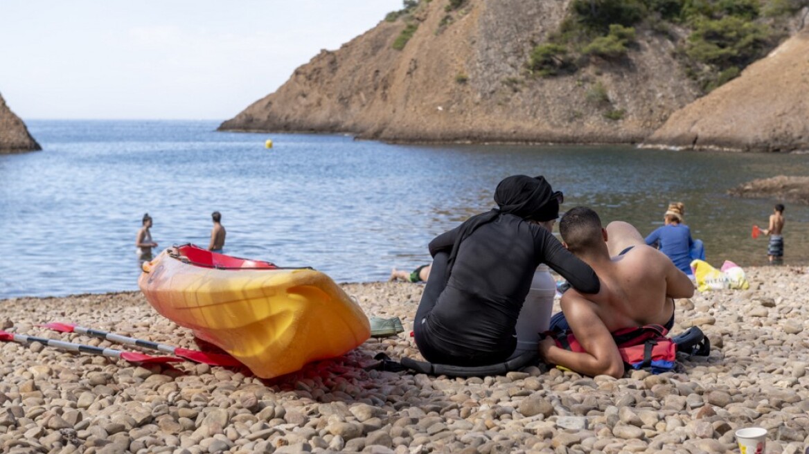 Γαλλία: Τέλος στη χρήση του μπουρκίνι με τη βούλα της Δικαιοσύνης 