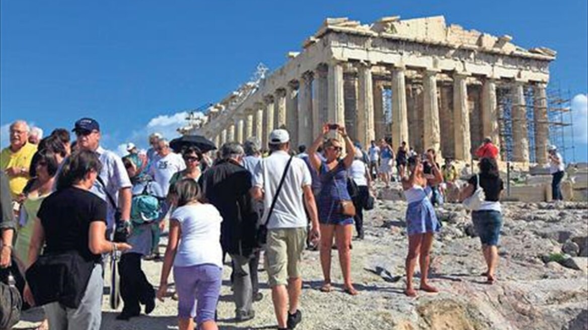 Ακρόπολη: Εξοπλίζεται με απινιδωτή για τα έκτακτα καρδιολογικά περιστατικά επισκεπτών