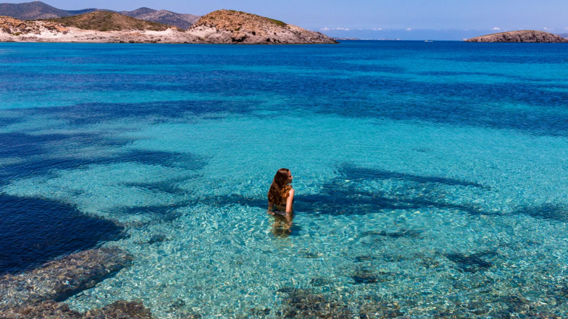 Oι καλύτερες παραλίες της Αντιπάρου -Διάφανα νερά, μαγευτικά ηλιοβασιλέματα, θαλάσσια σπορ