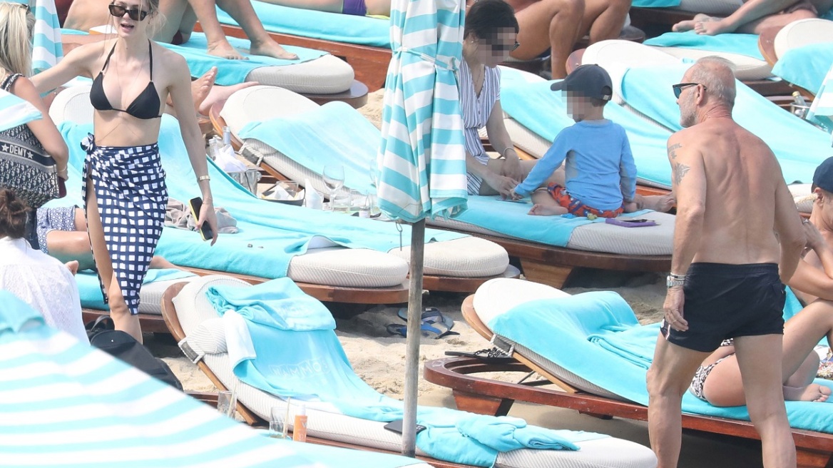 Ο Πέτρος Κωστόπουλος με την κόρη του στη Μύκονο - Η σπάνια εμφάνιση