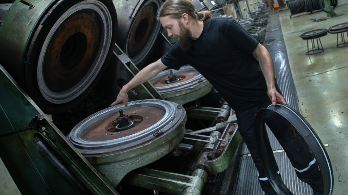 Ρωσία: Πτώση ρεκόρ 96,7% στην παραγωγή αυτοκινήτων τον Μάιο