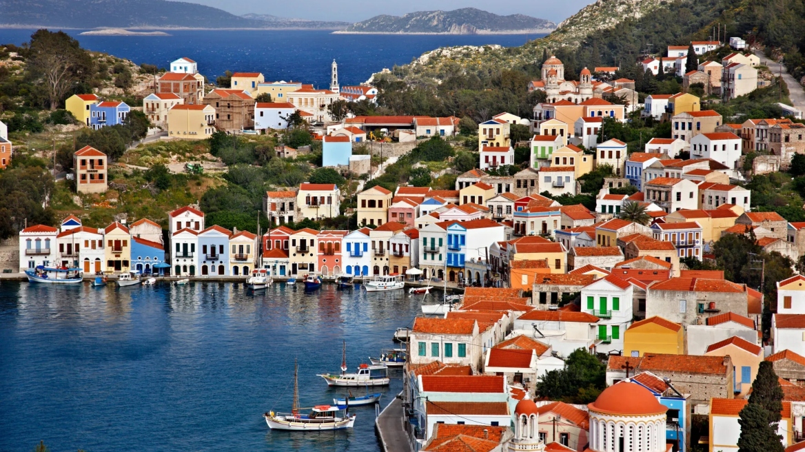 Το κοσμοπολίτικο νησί των Δωδεκανήσων με την καρτ-ποσταλική ομορφιά 