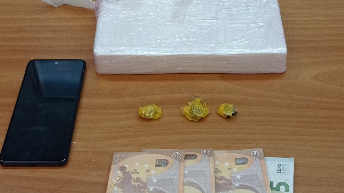 Δύο έμποροι ναρκωτικών συνελήφθησαν στο κέντρο της Αθήνας - Κατασχέθηκαν ένα κιλό κοκαΐνης και 6 κιλά κάνναβης