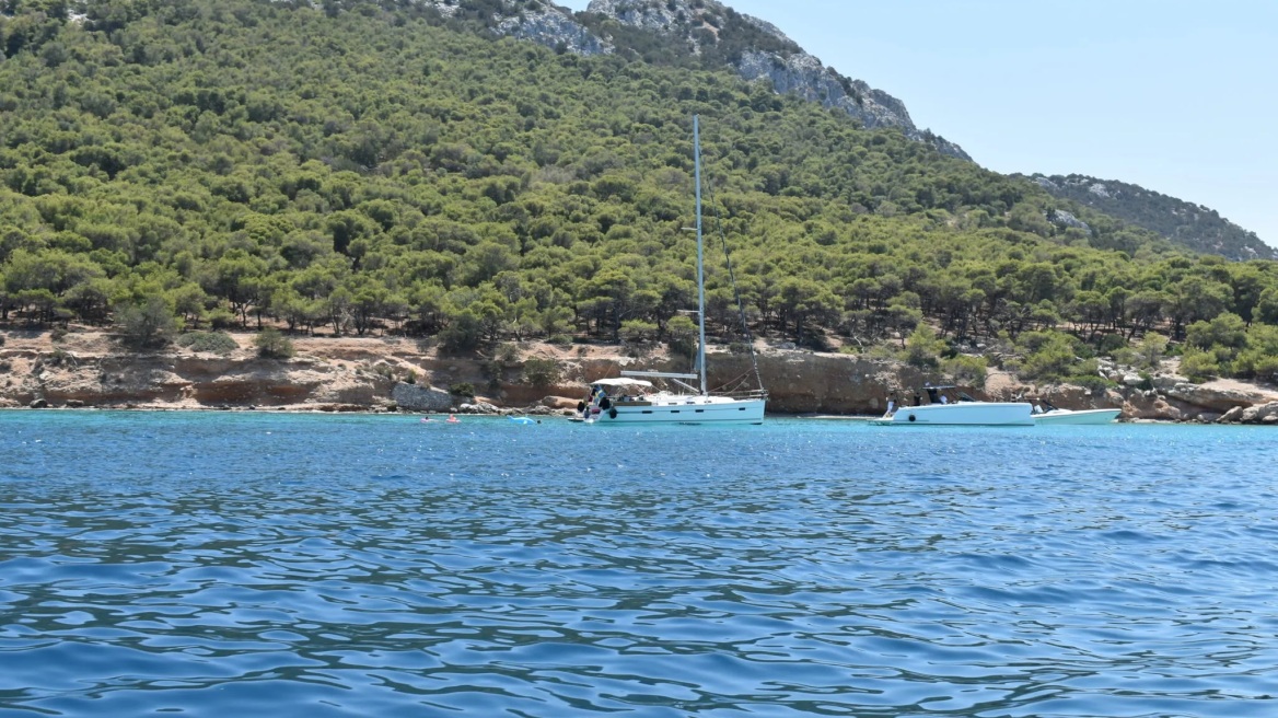 Οι ειδυλλιακοί κολπίσκοι της νότιας Αίγινας