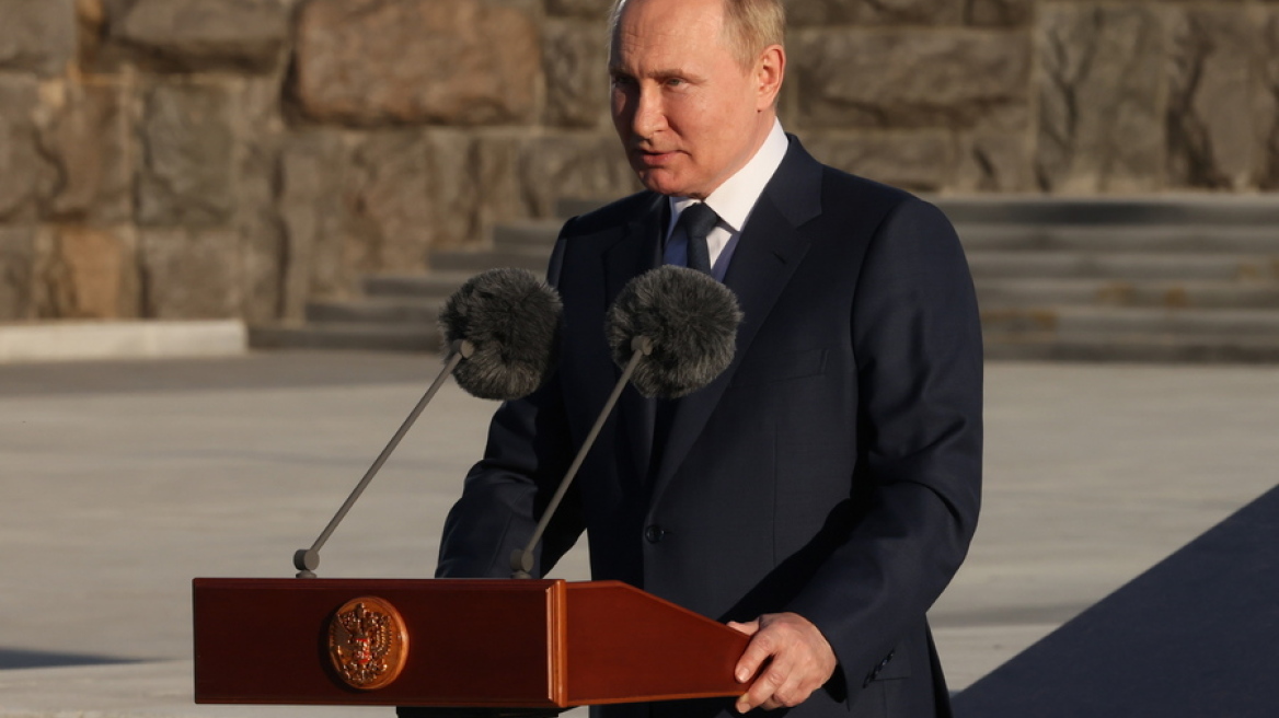 Ο Πούτιν λέει ότι το ρωσικό ναυτικό θα εξοπλιστεί σύντομα με υπερηχητικούς πυραύλους