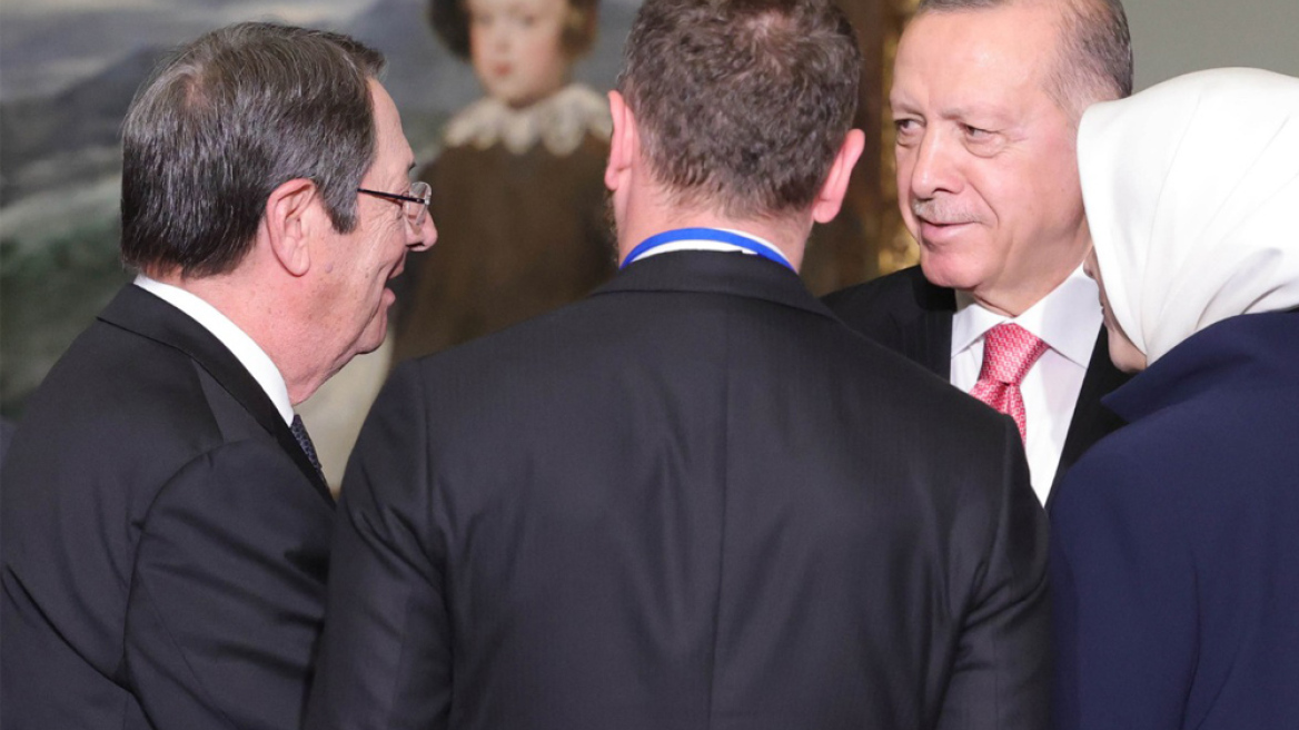 Κυπριακό - Τσαβούσογλου για τη συνάντηση  Ερντογάν-Αναστασιάδη στο ΝΑΤΟ: Είναι ανθρώπινο να πεις ένα «γειά» 