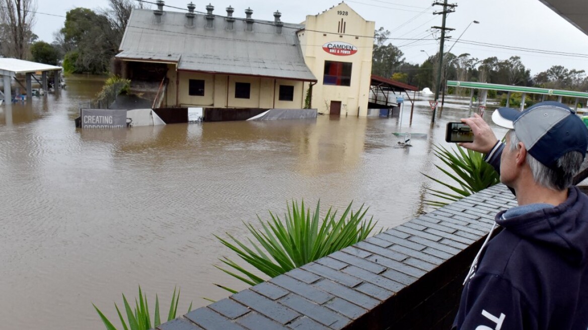 Πλημμύρες σαρώνουν το Σίδνεϊ - Χιλιάδες άνθρωποι εγκαταλείπουν τα σπίτια τους