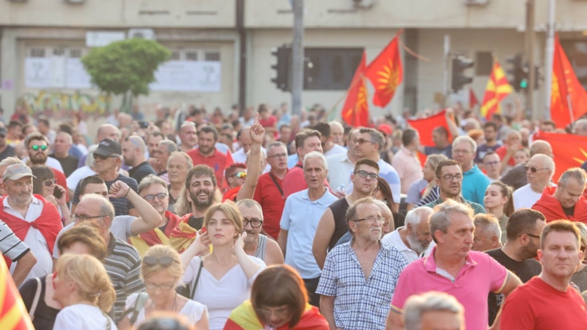 Νέες διαδηλώσεις στα Σκόπια κατά της συμφωνίας με τη Βουλγαρία: «Ποτέ Βόρεια, μόνο Μακεδονία» το σύνθημά τους