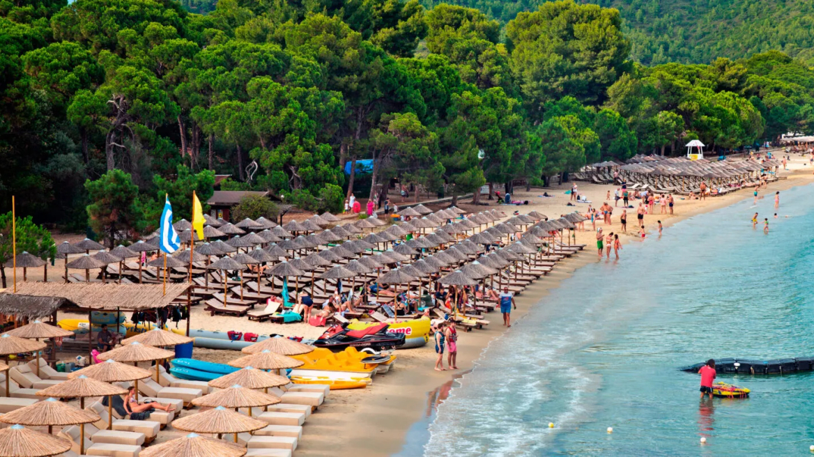 Πρώτη φορά διακοπές με παρέα και χωρίς τους γονείς: 8 διαχρονικοί προορισμοί