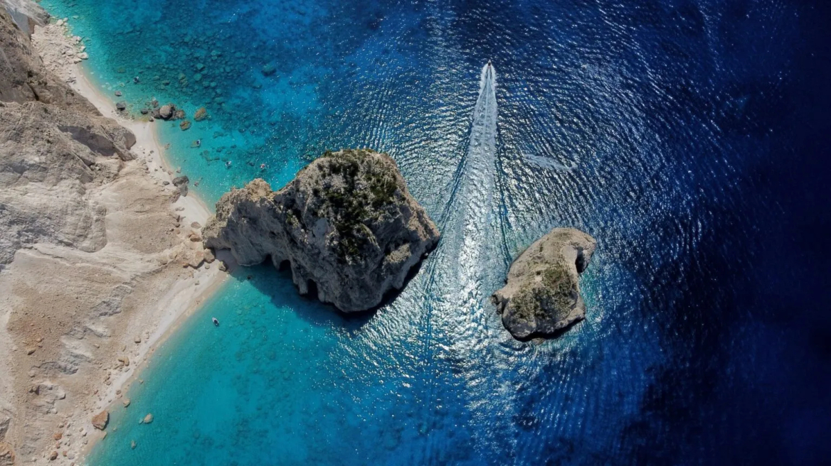 Προορισμοί στην Ελλάδα προσβάσιμοι με σκάφος -Τιρκουάζ νερά και τοπία που κόβουν την ανάσα