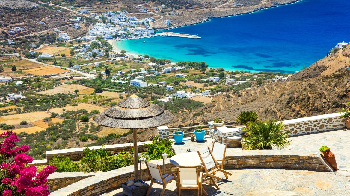 Αμοργός: Διακοπές στο «απέραντο γαλάζιο» των Κυκλάδων