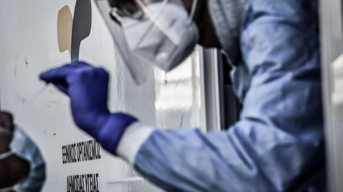 Κορωνοϊός: Εβδομαδιαία η ενημέρωση του ΕΟΔΥ για τα κρούσματα – Σταματούν οι καθημερινές ανακοινώσεις