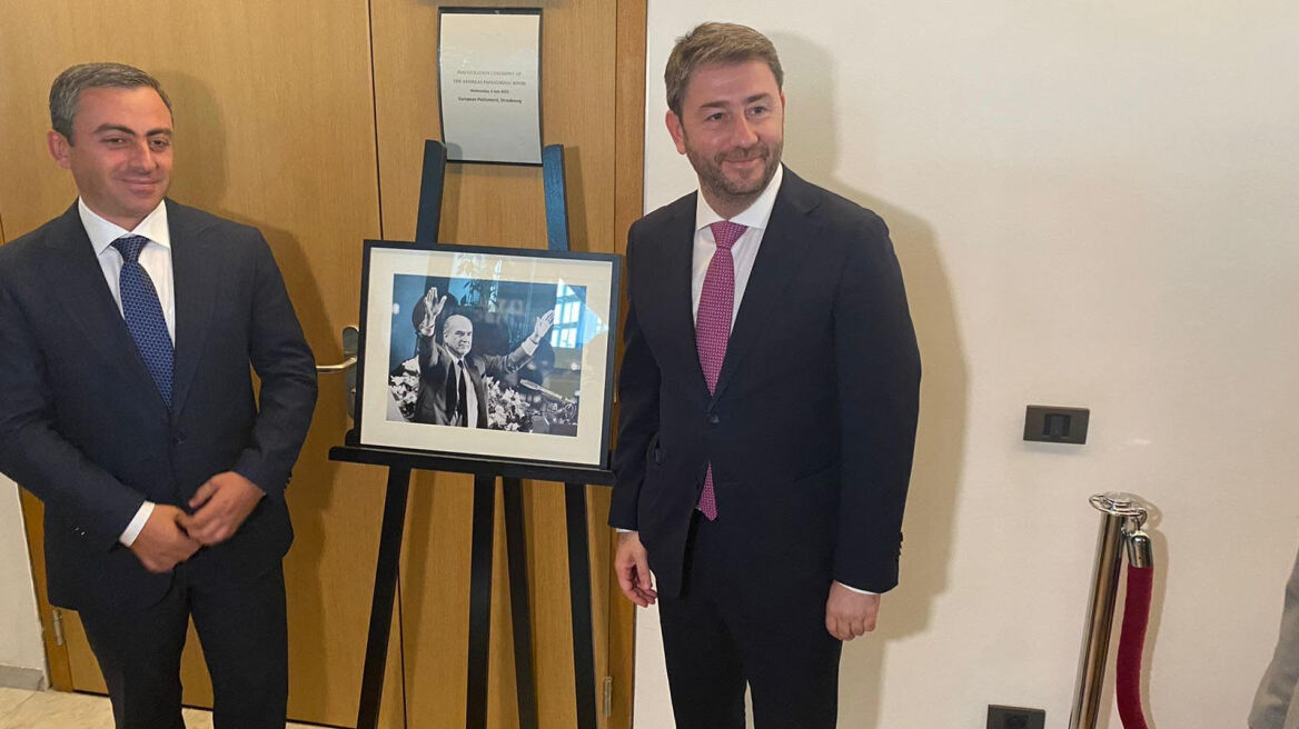 Εγκαινιάστηκε η αίθουσα «Ανδρέας Παπανδρέου» στο Ευρωπαϊκό Κοινοβούλιο