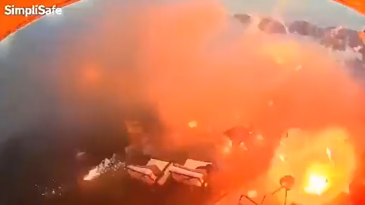 ΗΠΑ: Παραλίγο να βάλουν φωτιά στο σπίτι τους με πυροτεχνήματα γιορτάζοντας την 4η Ιουλίου - Δείτε βίντεο