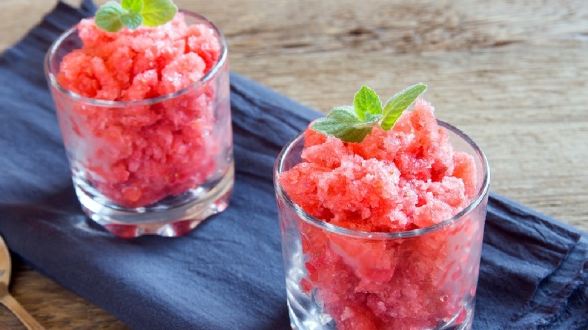 Πώς να φτιάξουμε σπιτική φρέσκια γρανίτα φράουλα