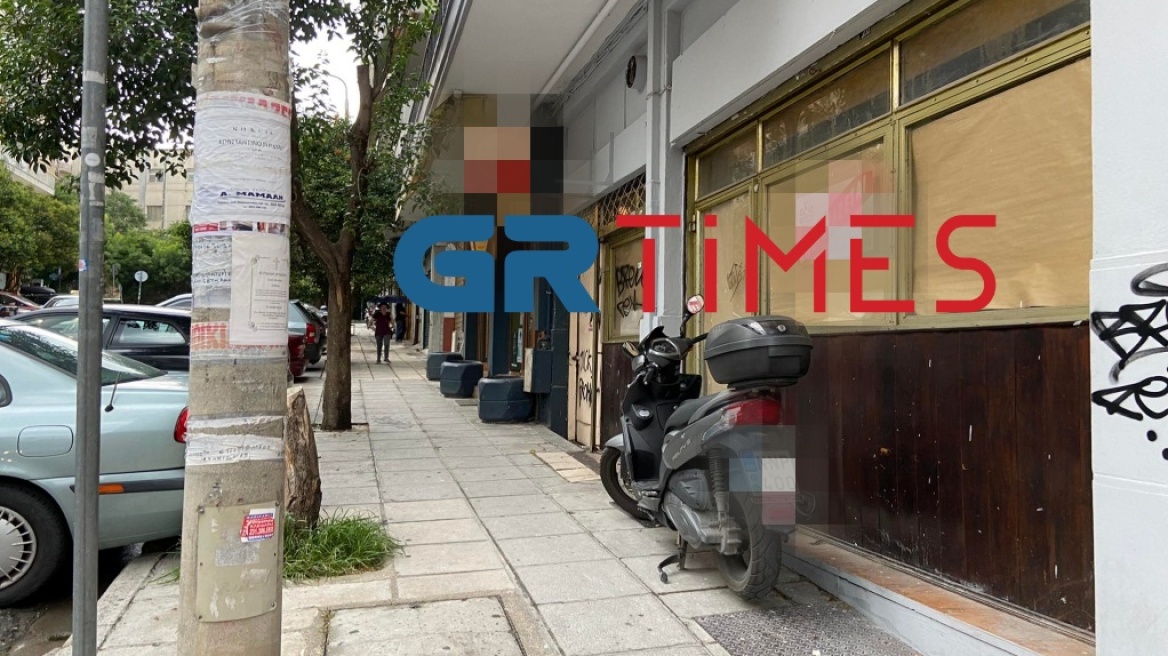 Επίθεση με μαχαίρι σε ιδιοκτήτη καφέ στη Θεσσαλονίκη - «Ακούσαμε φωνές, τον είδαμε να αιμορραγεί»