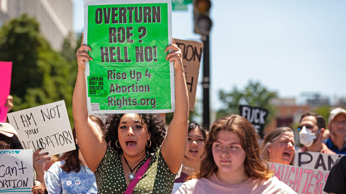 Τζο Μπάιντεν: Υπογράφει διάταγμα για τη διασφάλιση της πρόσβασης των Αμερικανίδων στην άμβλωση και την αντισύλληψη	