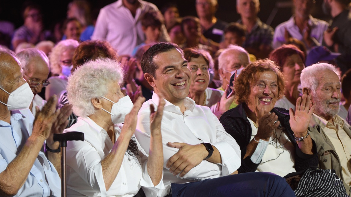 Επίσκεψη Τσίπρα στο Γενικό Νοσοκομείο Ικαρίας: Να σταματήσει η εγκατάλειψη του ΕΣΥ