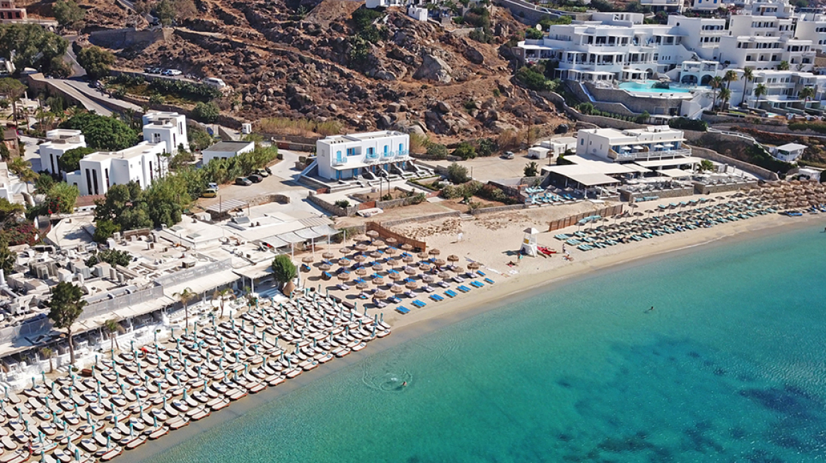 Μύκονος: Σύρος επιχειρηματίας κατήγγειλε ότι του έκλεψαν από τη βίλα του το τουρκικό διαβατήριό του 