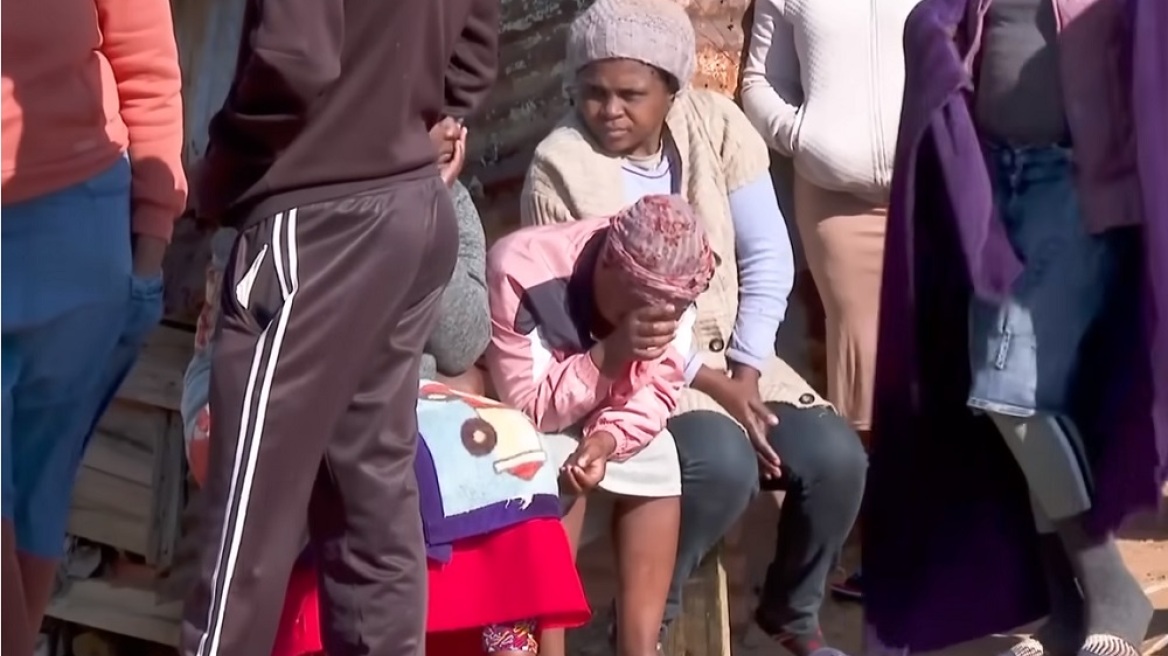 Νότια Αφρική: Η αστυνομία αναζητά τους δράστες της επίθεσης σε μπαρ με 15 νεκρούς