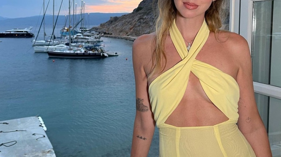 Κιάρα Φερράνι: Με boho εμφάνιση στην Ύδρα 