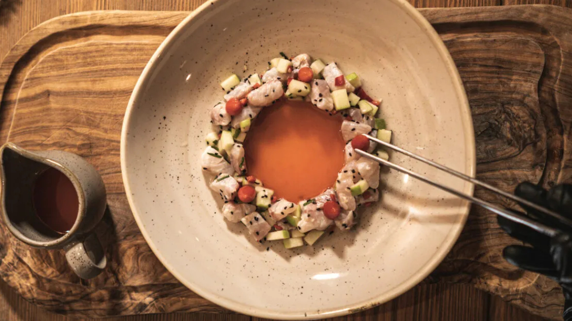 5 κορυφαία «fun» dining εστιατόρια της Σαντορίνης