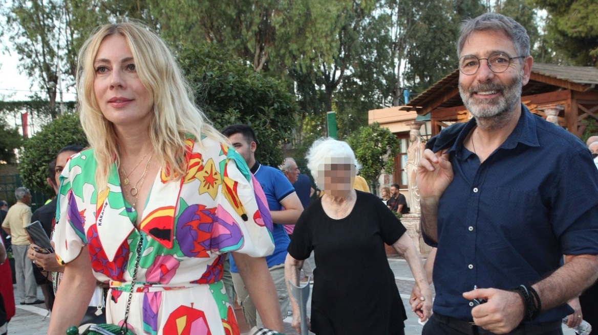 Η Σμαράγδα Καρύδη και ο Θοδωρής Αθερίδης μαζί σε εκδήλωση για τον Σταύρο Ξαρχάκο