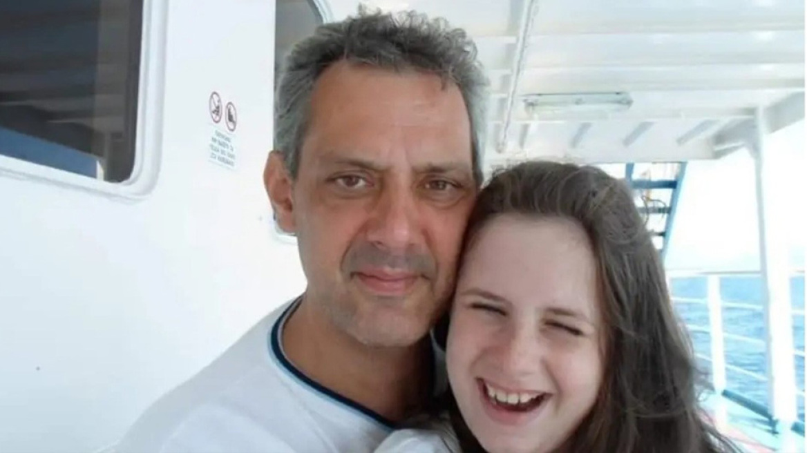 «Το άγχος σ' έφαγε μπαμπά και η υπερβολική πίεση»: Συγκλονίζει η κόρη του διευθυντή του ΕΦΚΑ που πέθανε στο γραφείο